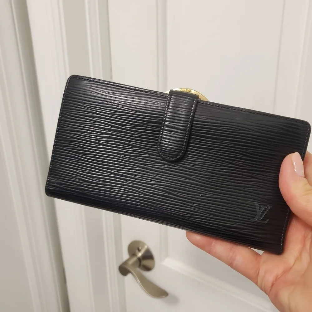 Louis Vuitton Epi Black Leather Kisslock Close Wallet, 2007